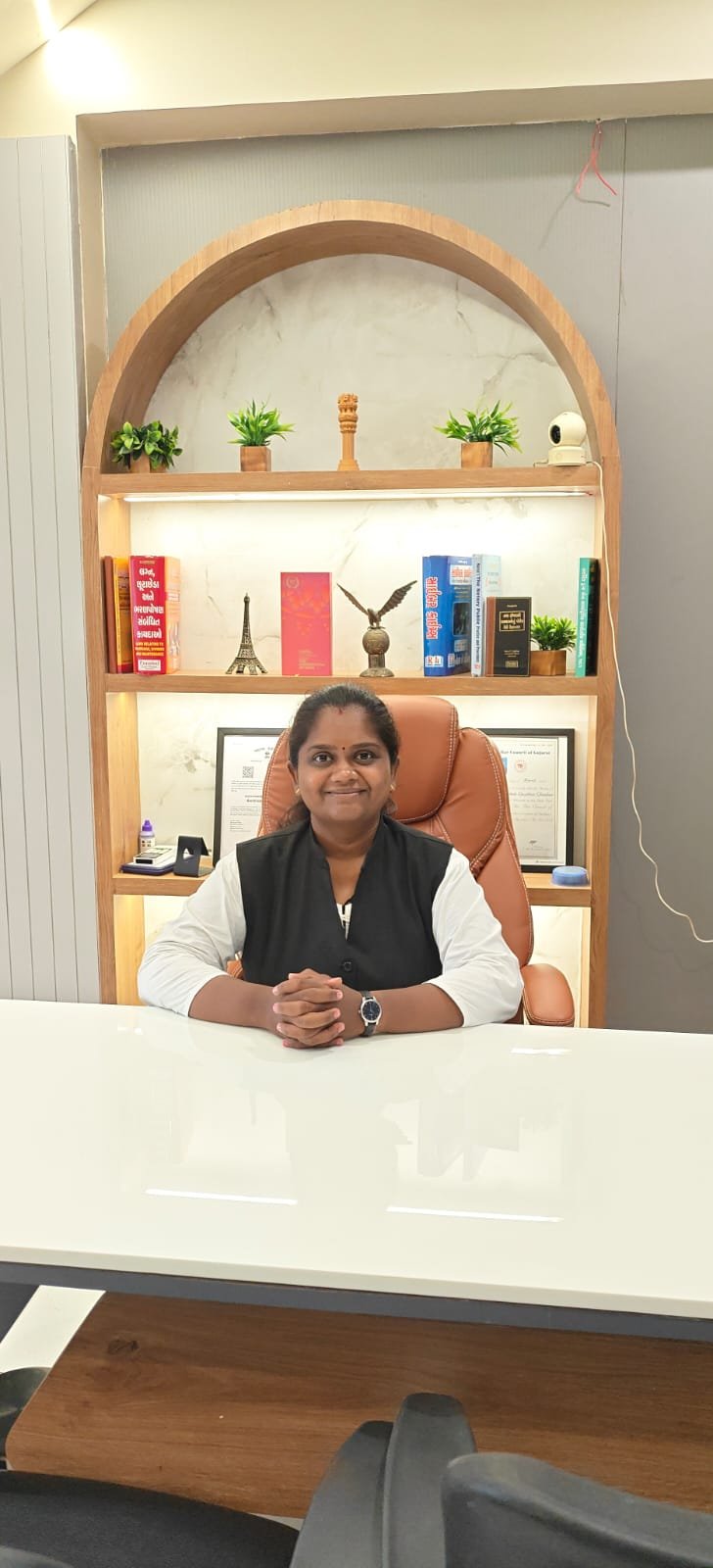 Adv. Arpita N. Mahida (B.Com, LL.B, LL.M)
